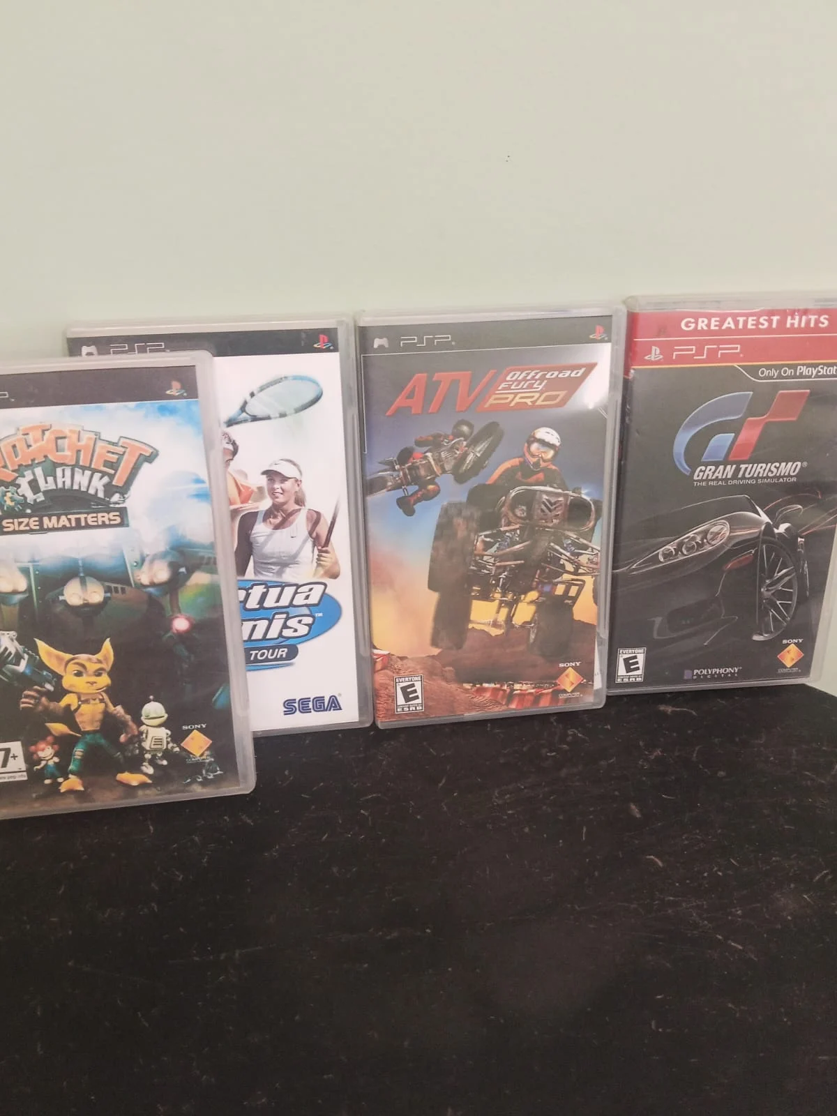 CX/ LOTE DE JOGOS PSP! TOPS!  131,00 SEGUIDOS DE 15,00
