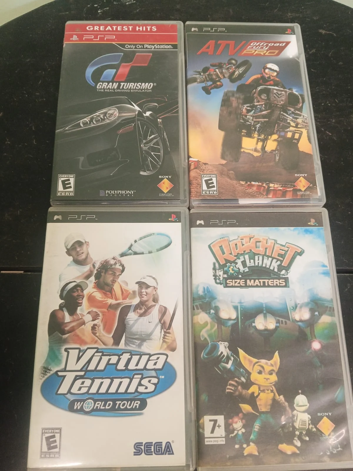 CX/ LOTE DE JOGOS PSP! TOPS!  131,00 SEGUIDOS DE 15,00