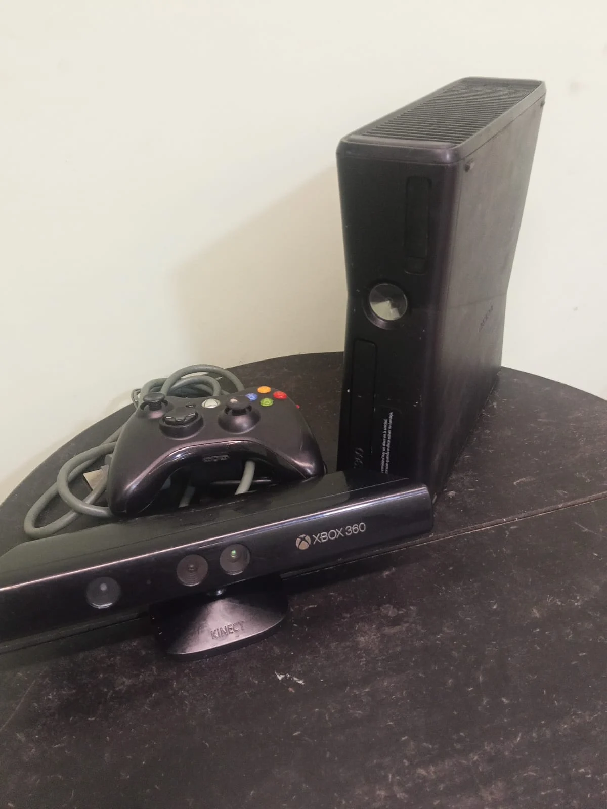 CX/ X****io /CONSOLE MICROSOFT XBOX 360 SLIM! 147,00 SEGUIDOS DE 20,00