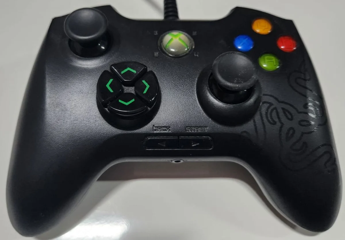 DN/ CONTROLE RAZER ONZA 89,00 SEGUIDOS DE 7,00
