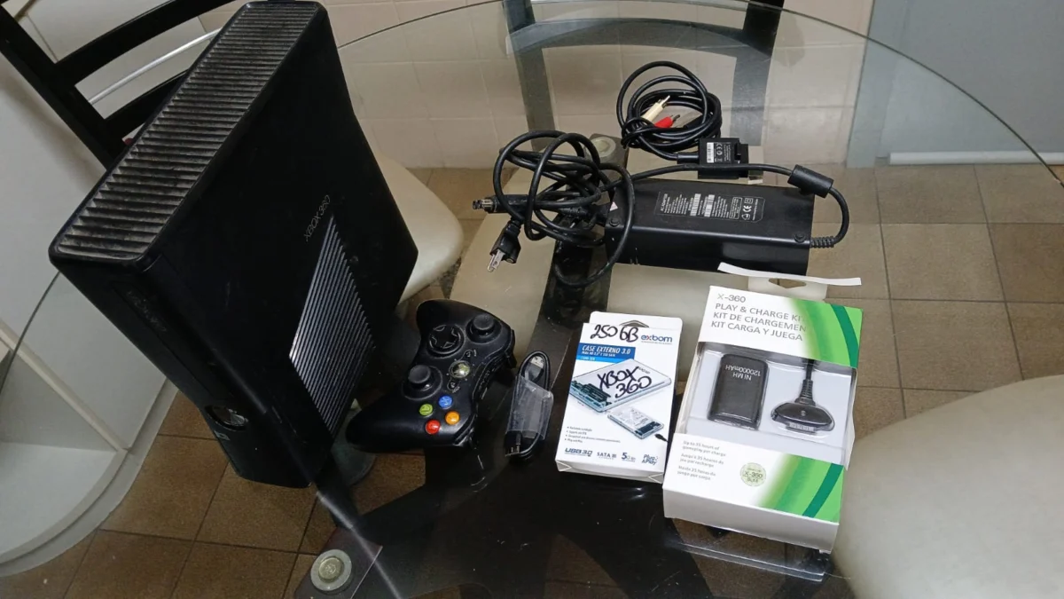 CL/ L*******X2 /XBOX 360 C DEFEITO   88,00 SEGUIDOS 28,00