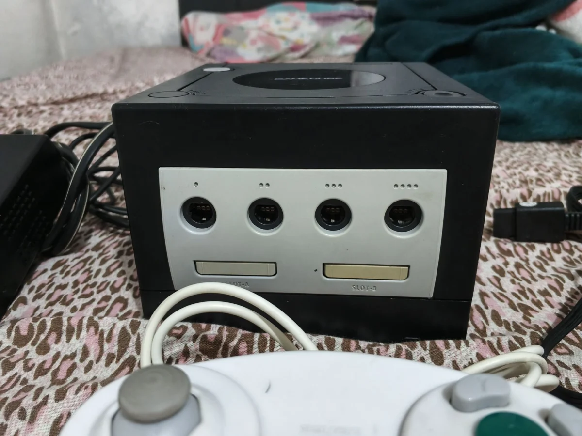 E7/ NINTENDO GAME CUBE BLACK AMERICANO 597,00 SEGUIDOS DE 25,00