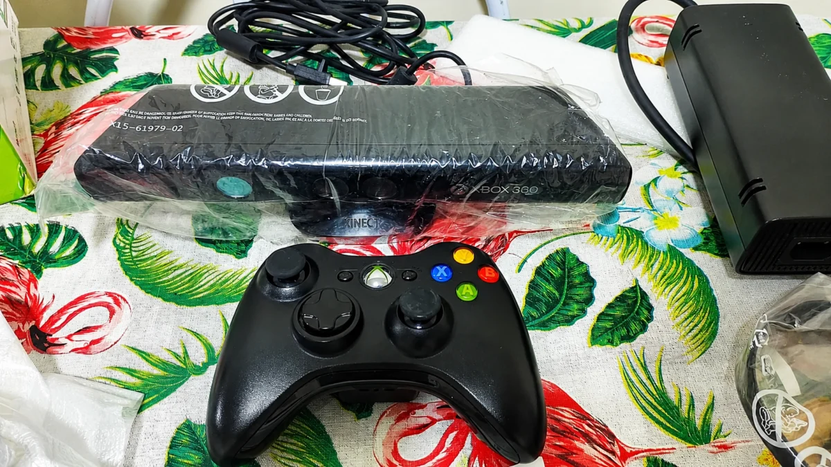 CX/ LINDO XBOX 360 NA CAIXA! COMPLETO! FUNCIONANDO 100%! TOP! 207,00 SEGUIDOS DE 43,00