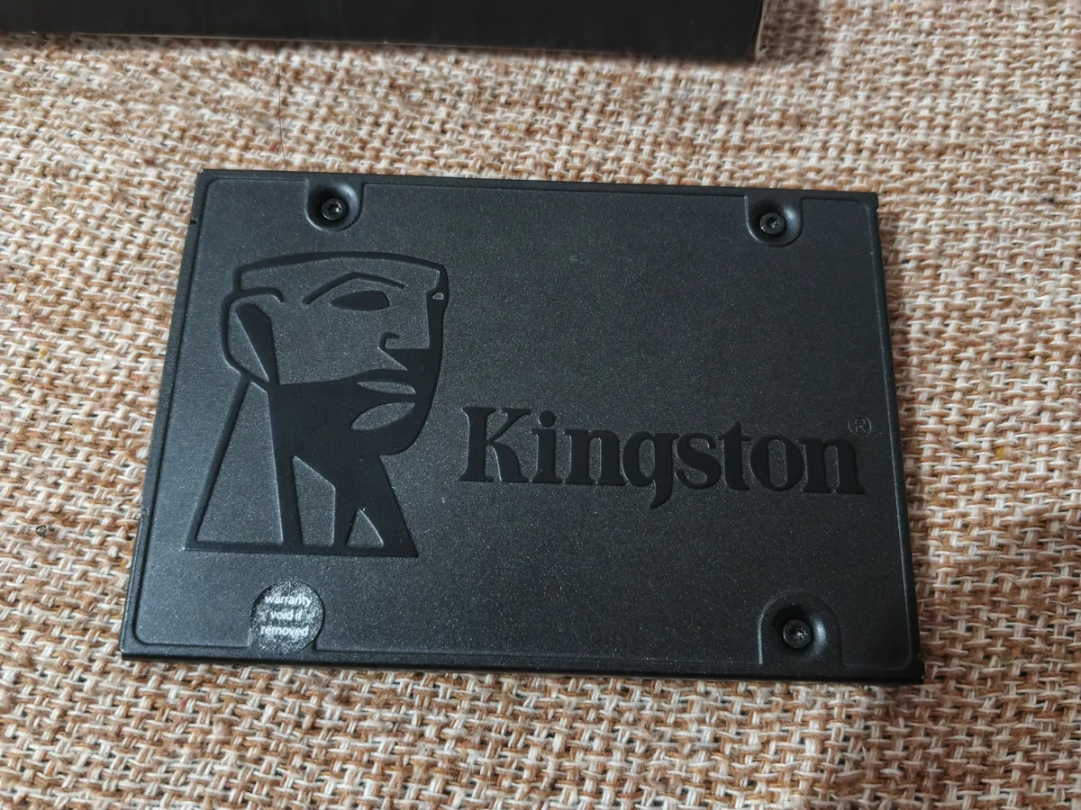 E7/ E****AO * G**ES /SSD KINGSTON 960GB 50,00 SEGUIDOS DE 5,00