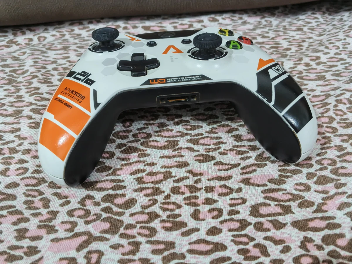 E7/ ORIGINAL LIMITADA TITANFALL 237,00 SEGUIDOS DE 20,00