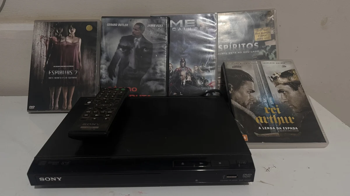 NR/ A***ur S**NN /APARELHO DE DVD SONY E FILMES 55,00 SEGUIDOS DE 5,00