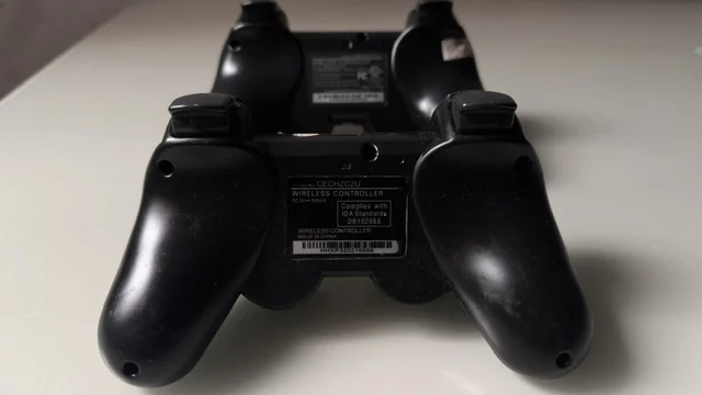 NR/ PAR DE CONTROLES PS3 26,00 SEGUIDOS DE 6,00