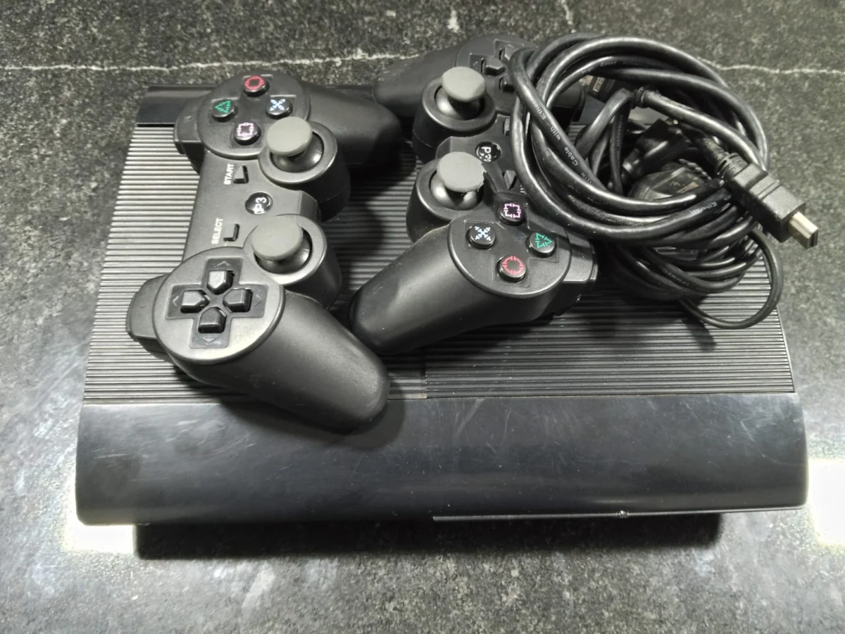 CX/ PLAYSTATION 3! SONY!  137,00 SEGUIDOS DE 17,00