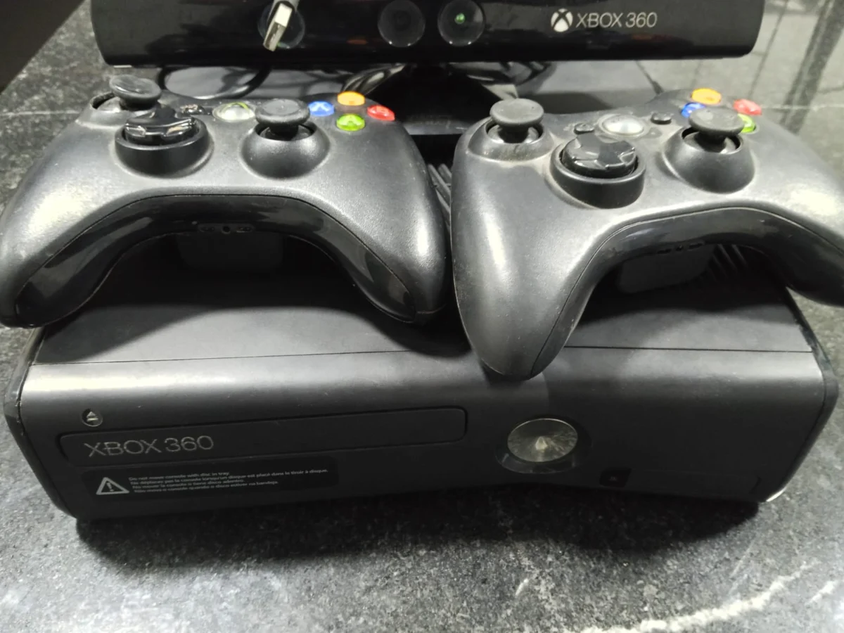 CX/ XBOX 360! MICROSOFT! 114,00 SEGUIDOS DE 14,00