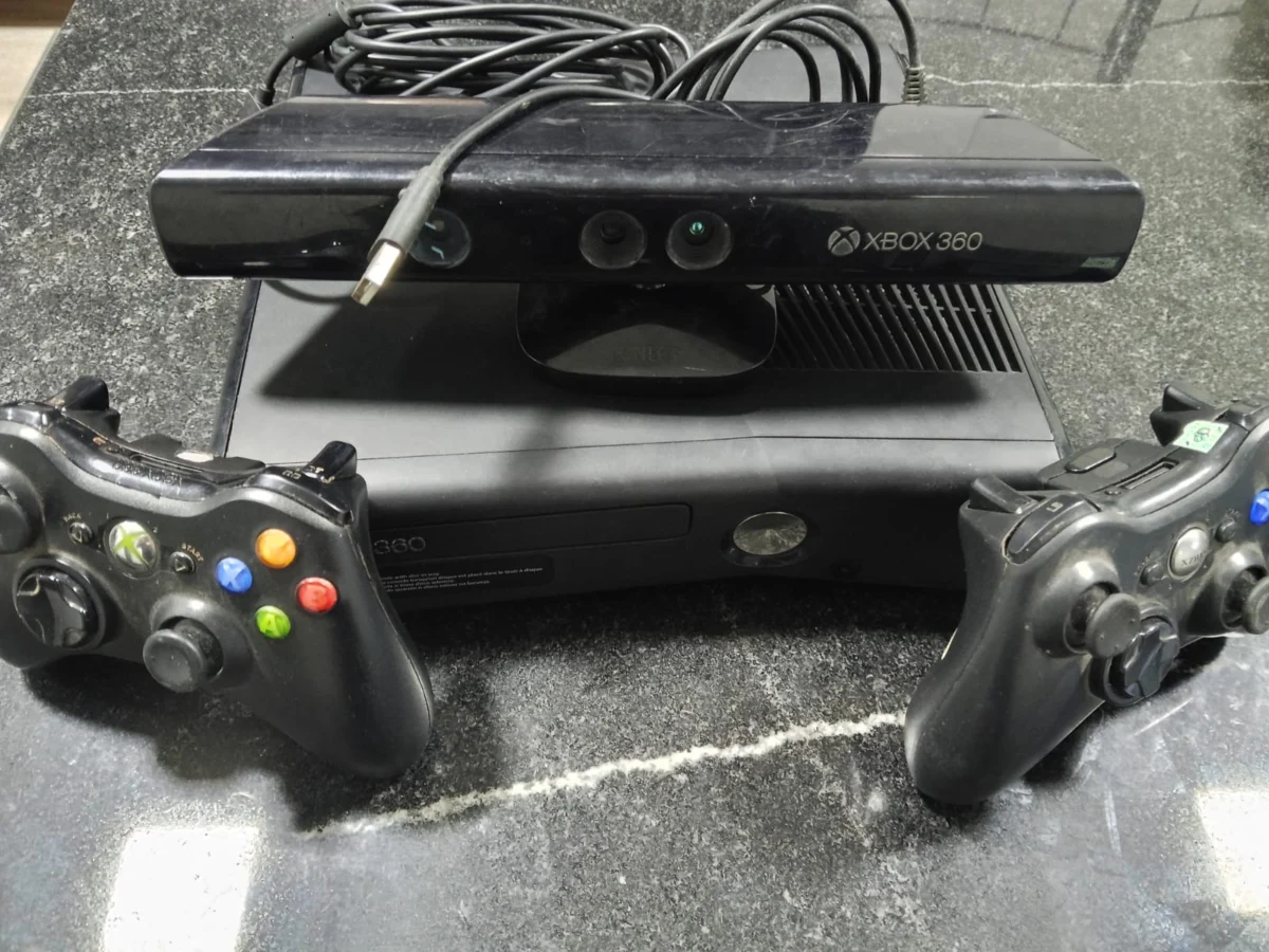CX/ XBOX 360! MICROSOFT! 114,00 SEGUIDOS DE 14,00