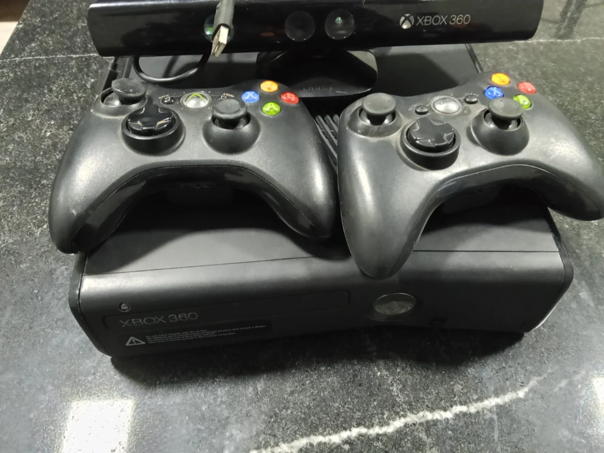 CX/ XBOX 360! MICROSOFT! 114,00 SEGUIDOS DE 14,00