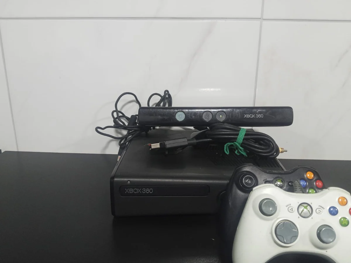 CX/ M**os /XBOX 360! MICROSOFT! 133,00 SEGUIDOS DE 20,00