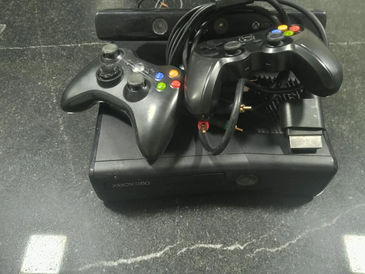 CX/ G***96 /XBOX 360 DESBLOQUEADO! 178,00 SEGUIDOS DE 20,00