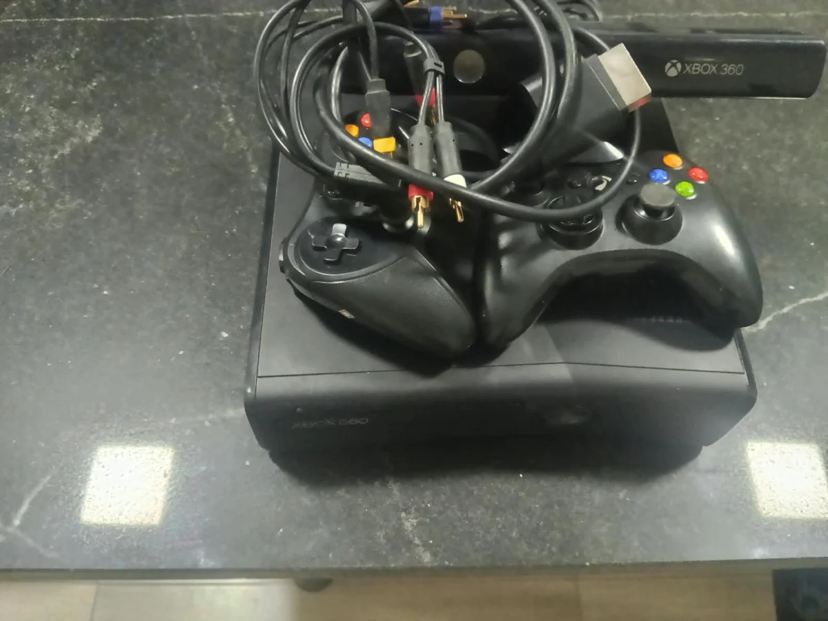 CX/ G***96 /XBOX 360 DESBLOQUEADO! 178,00 SEGUIDOS DE 20,00