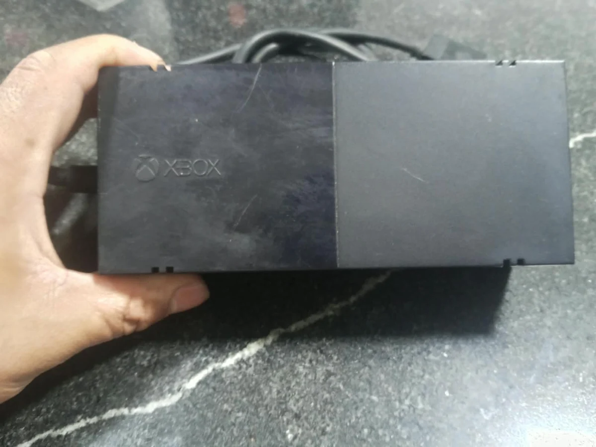 CX/ FONTE ORIGINAL XBOX ONE! 57,00 SEGUIDOS DE 9,00