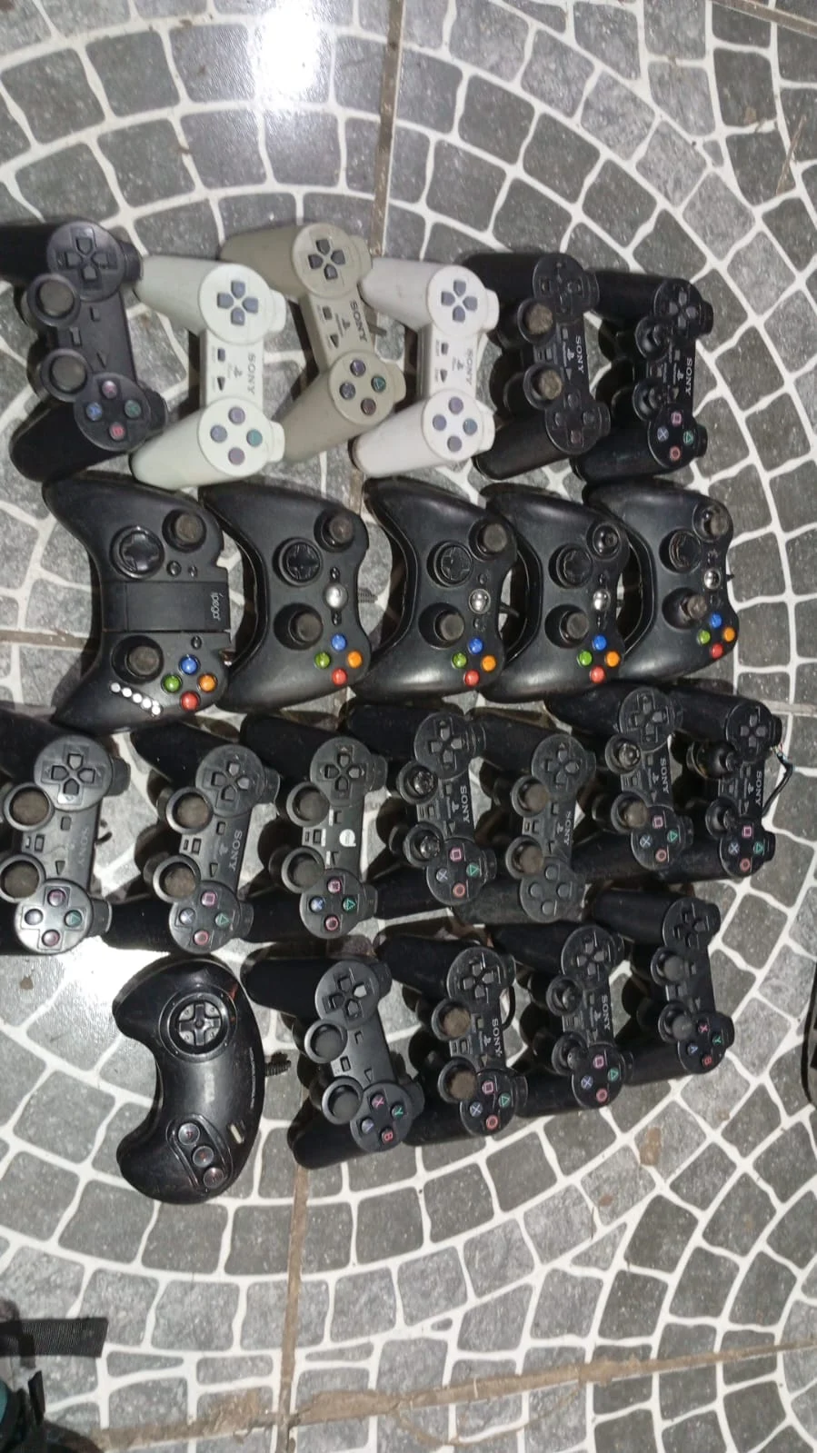 CX/ LOTE DE ITENS GAMES! TOP! 135,00 SEGUIDOS DE 15,00