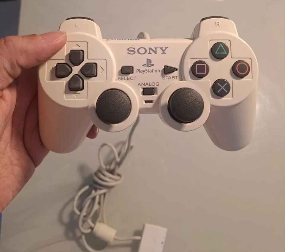 CX/ PLAYSTATION 2 SLIM CERAMIC WHITE! SONY! AMERICANO!  NA CAIXA! 497,00 SEGUIDOS DE 43,00