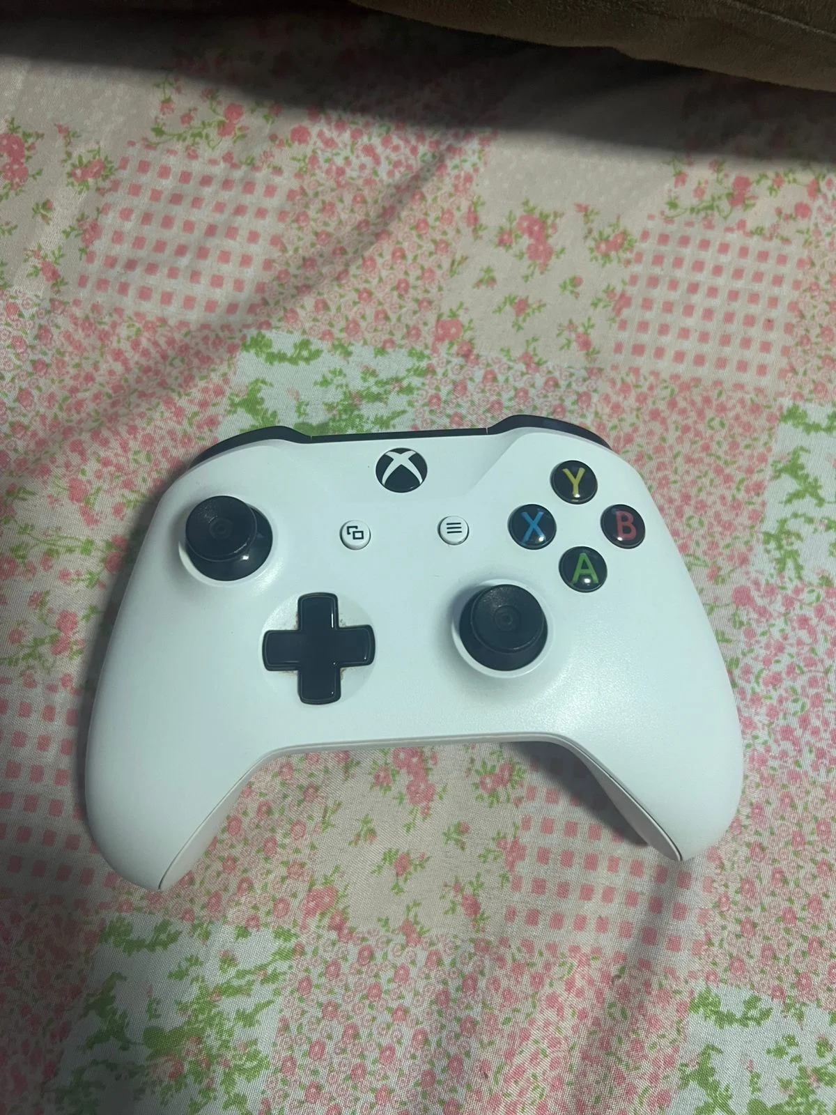 CB/ R***el S**ra /CONTROLE XBOX ONE 143,00 SEGUIDOS DE 11,00