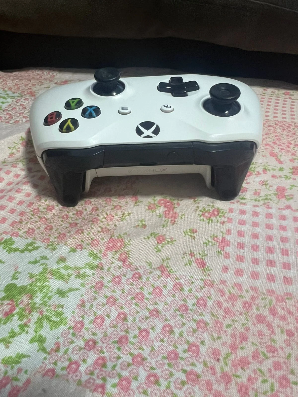 CB/ R***el S**ra /CONTROLE XBOX ONE 143,00 SEGUIDOS DE 11,00