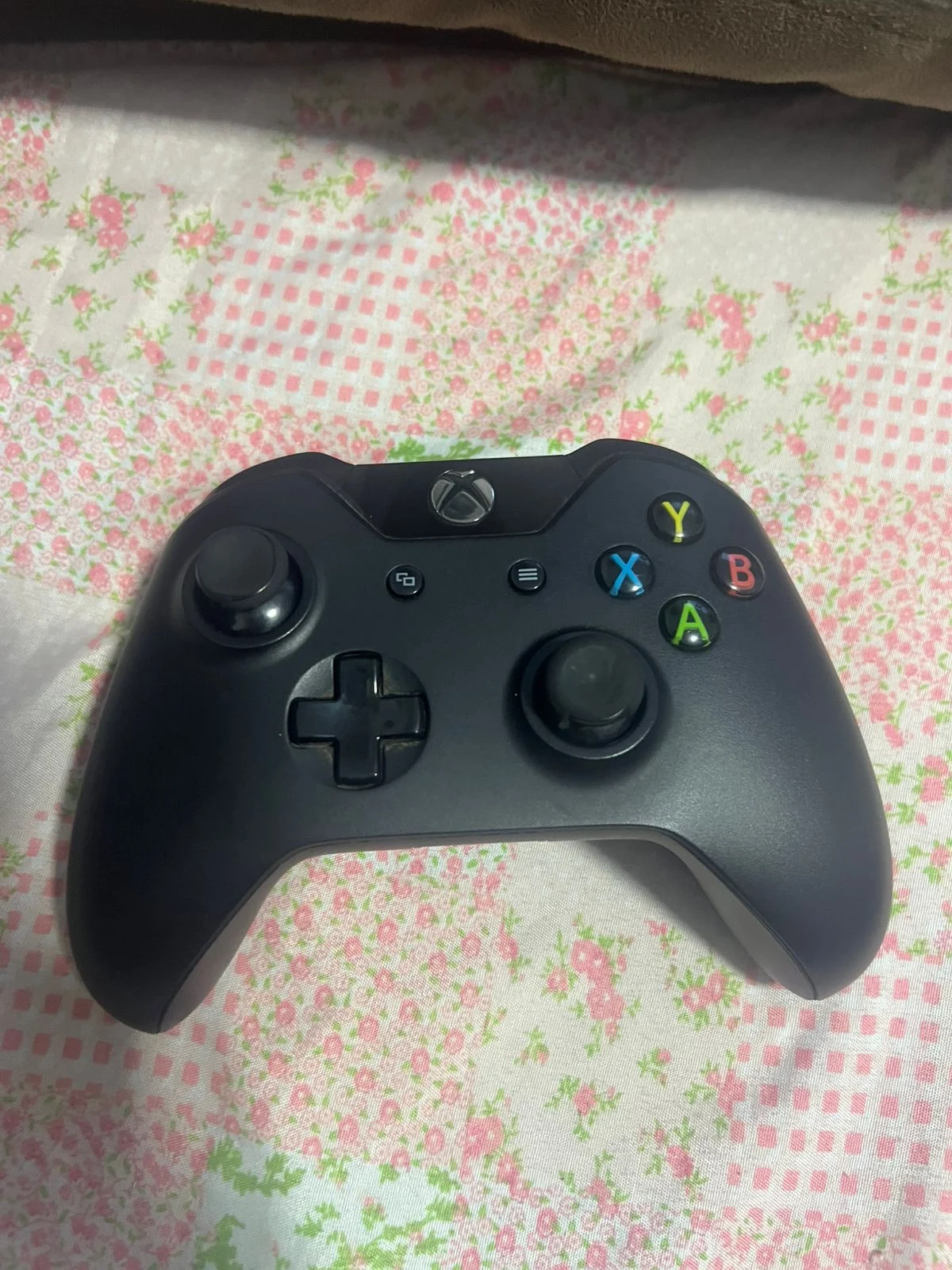 CB/ R***el S**ra /CONTROLE XBOX ONE 143,00 SEGUIDOS DE 11,00