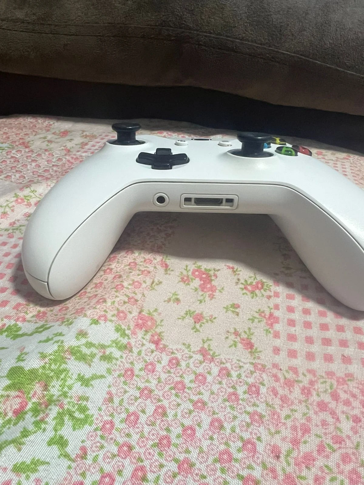 CB/ R***el S**ra /CONTROLE XBOX ONE 143,00 SEGUIDOS DE 11,00
