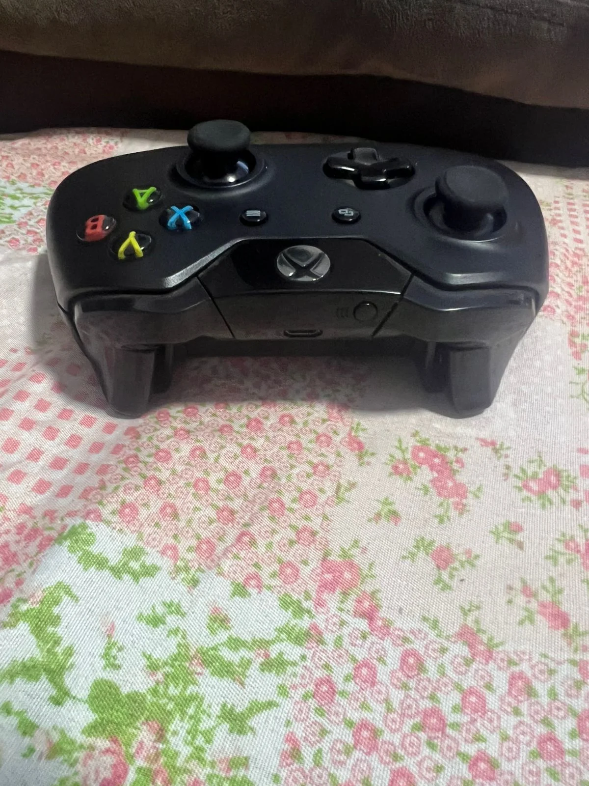 CB/ R***el S**ra /CONTROLE XBOX ONE 143,00 SEGUIDOS DE 11,00