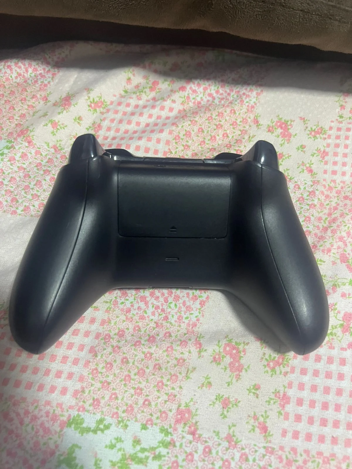 CB/ R***el S**ra /CONTROLE XBOX ONE 143,00 SEGUIDOS DE 11,00