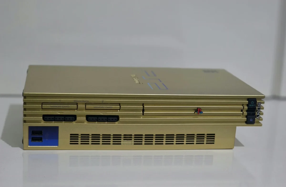 CX/ PS2 GUNDAM EDITION DOURADO – UM DOS PLAYSTATION 2 MAIS BONITOS E IMPONENTES PARA COLEÇÃO! - Imagem 4
