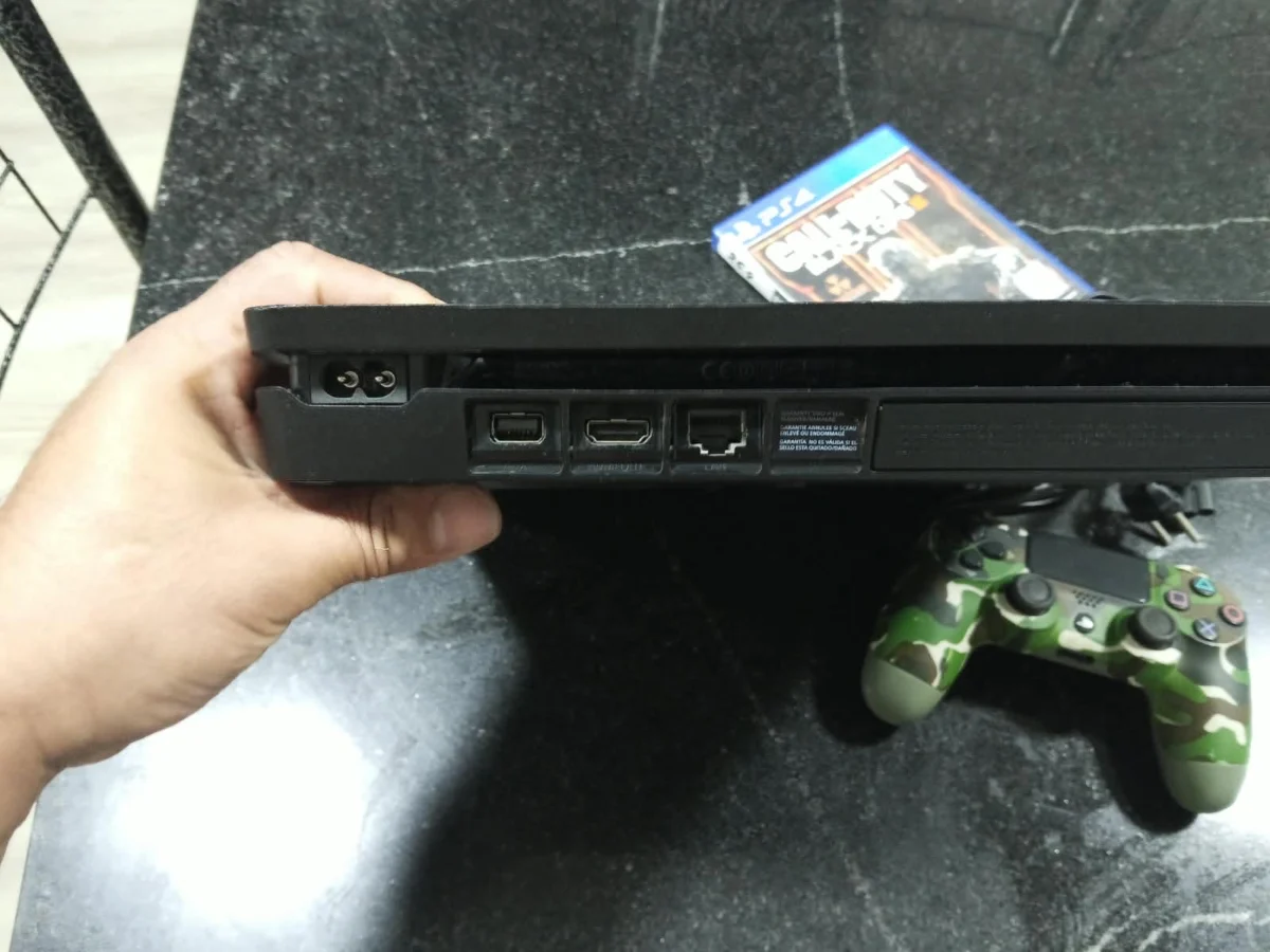CX/ k******es /PLAYSTATION 4 + ACESSÓRIOS! TOP! 427,00 SEGUIDOS DE 39,00