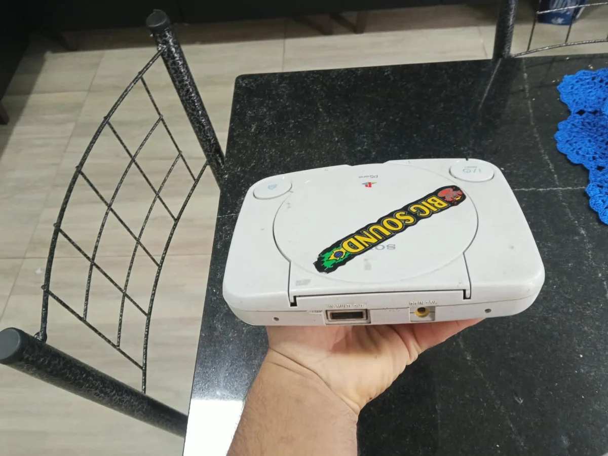 CX/ E*****on /PLAYSTATION 1 + ACESSÓRIO. SONY! TOP! 99,00 SEGUIDOS DE 15,00