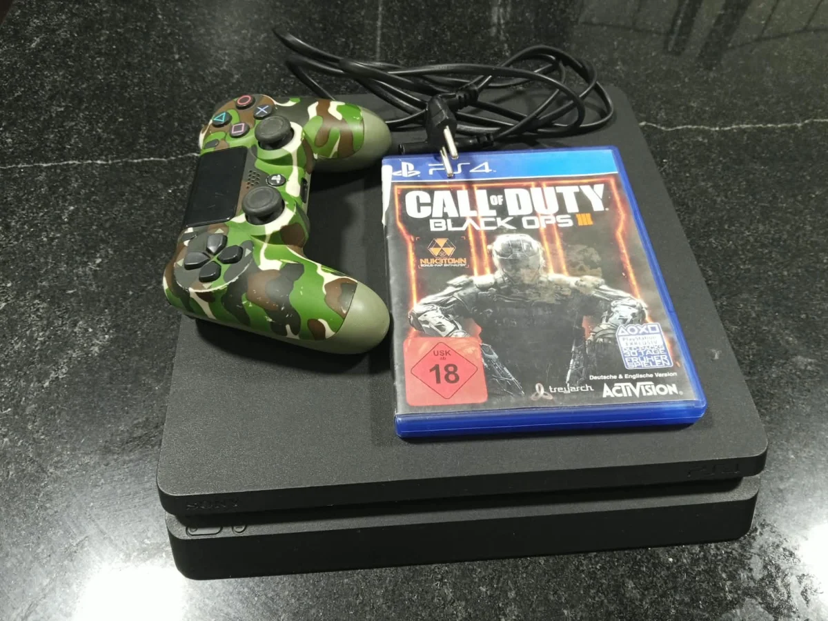 CX/ k******es /PLAYSTATION 4 + ACESSÓRIOS! TOP! 427,00 SEGUIDOS DE 39,00