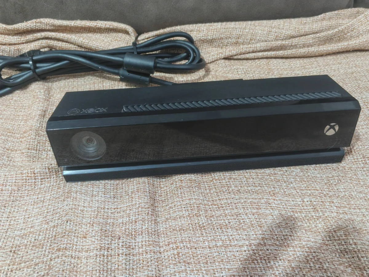 E7/ KINECT XBOX ONE TOP 147,00 SEGUIDOS DE 20,00