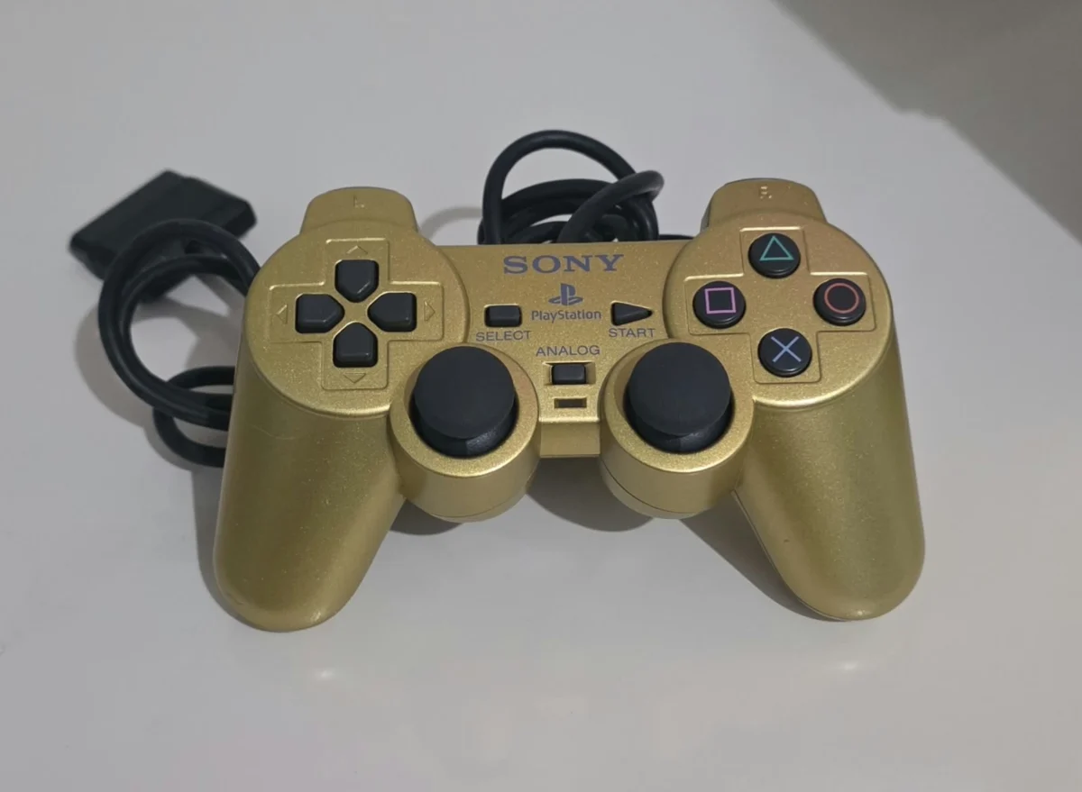 CX/ PS2 GUNDAM EDITION DOURADO – UM DOS PLAYSTATION 2 MAIS BONITOS E IMPONENTES PARA COLEÇÃO! - Imagem 2