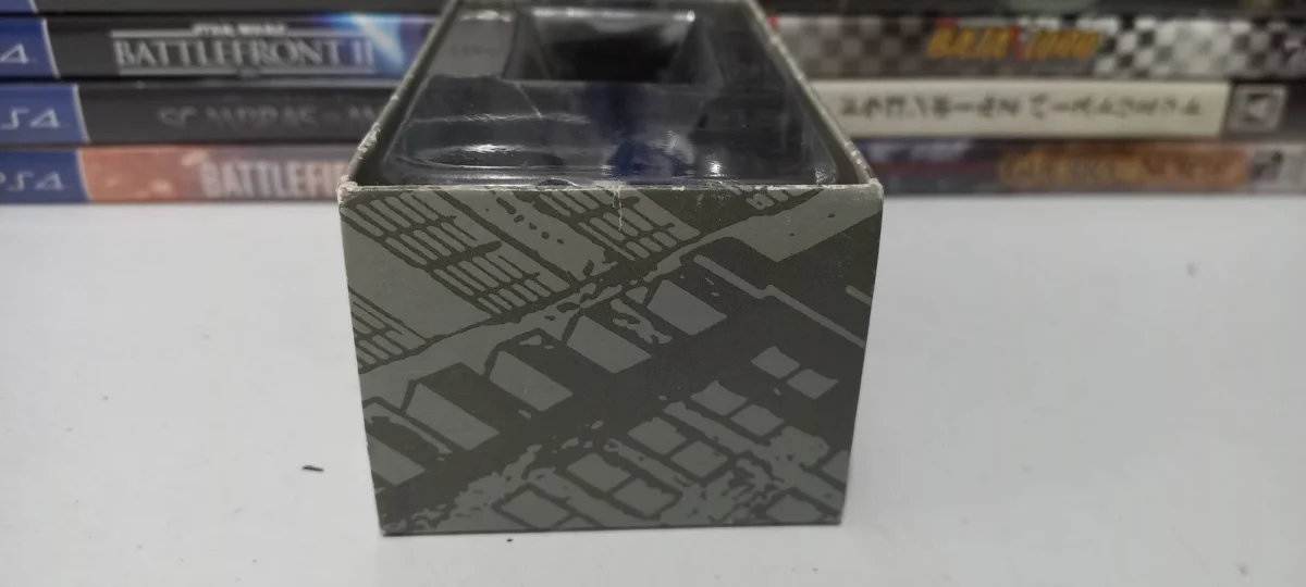 KF/ FURY ESTATUETA 49,00 SEGUIDOS DE 6,00