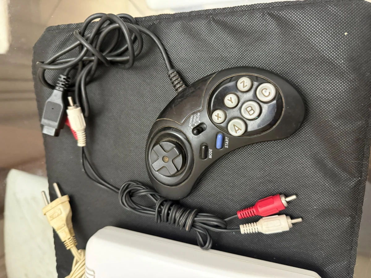 CX/ SUPER MEGA DRIVE 3! MUITOS JOGOS! TOPS! 123,00 SEGUIDOS DE 14,00