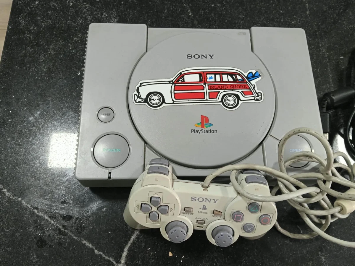 CX/ R******ki /SONY PLAYSTATION 1 FAT! TOP! + ACESSÍRIOS!  129,00 SEGUIDOS DE 23,00