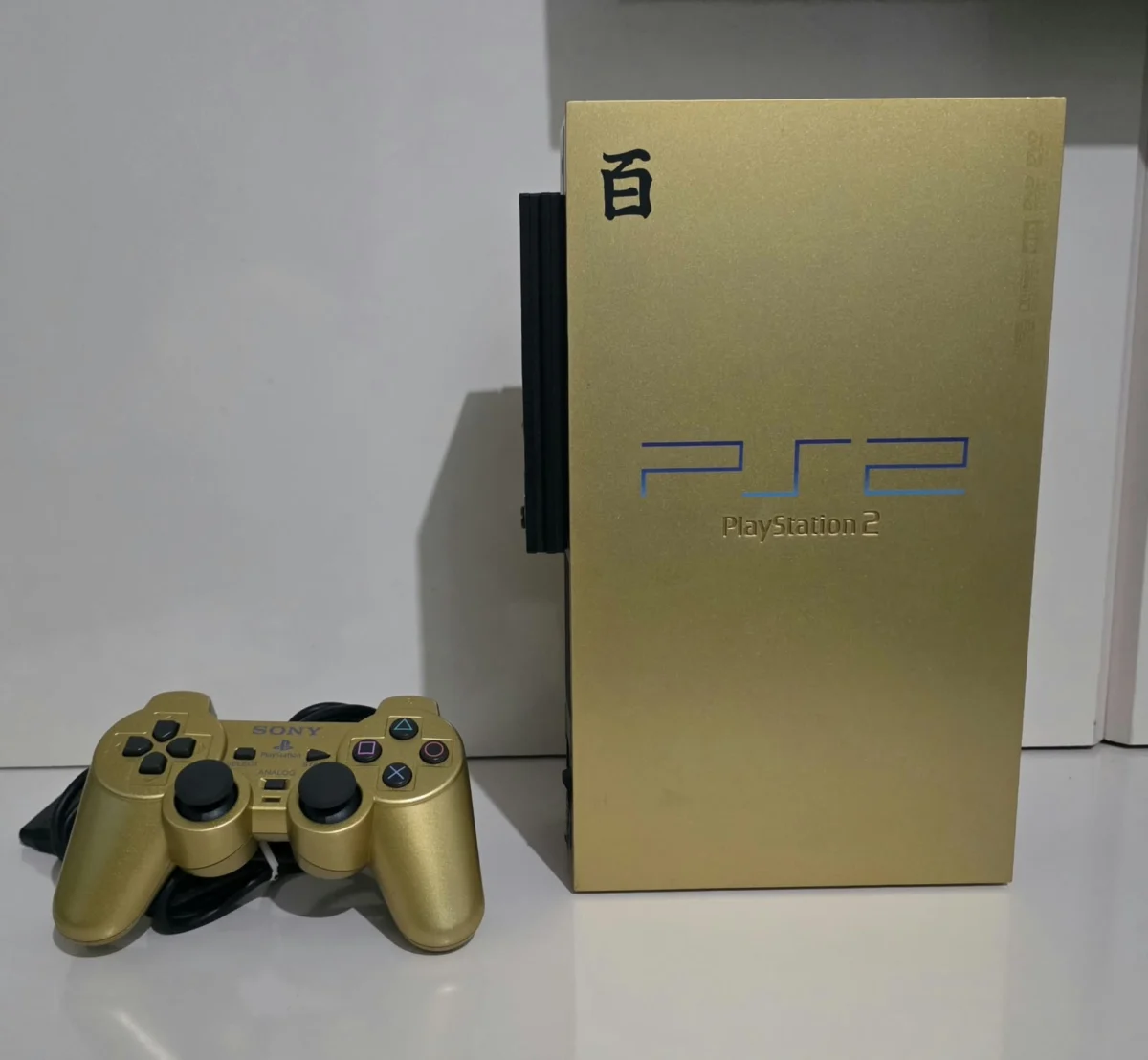 CX/ PS2 GUNDAM EDITION DOURADO – UM DOS PLAYSTATION 2 MAIS BONITOS E IMPONENTES PARA COLEÇÃO!
