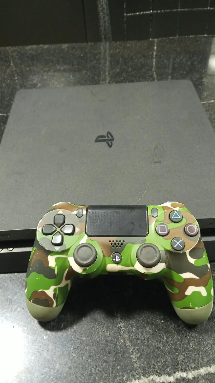 CX/ k******es /PLAYSTATION 4 + ACESSÓRIOS! TOP! 427,00 SEGUIDOS DE 39,00