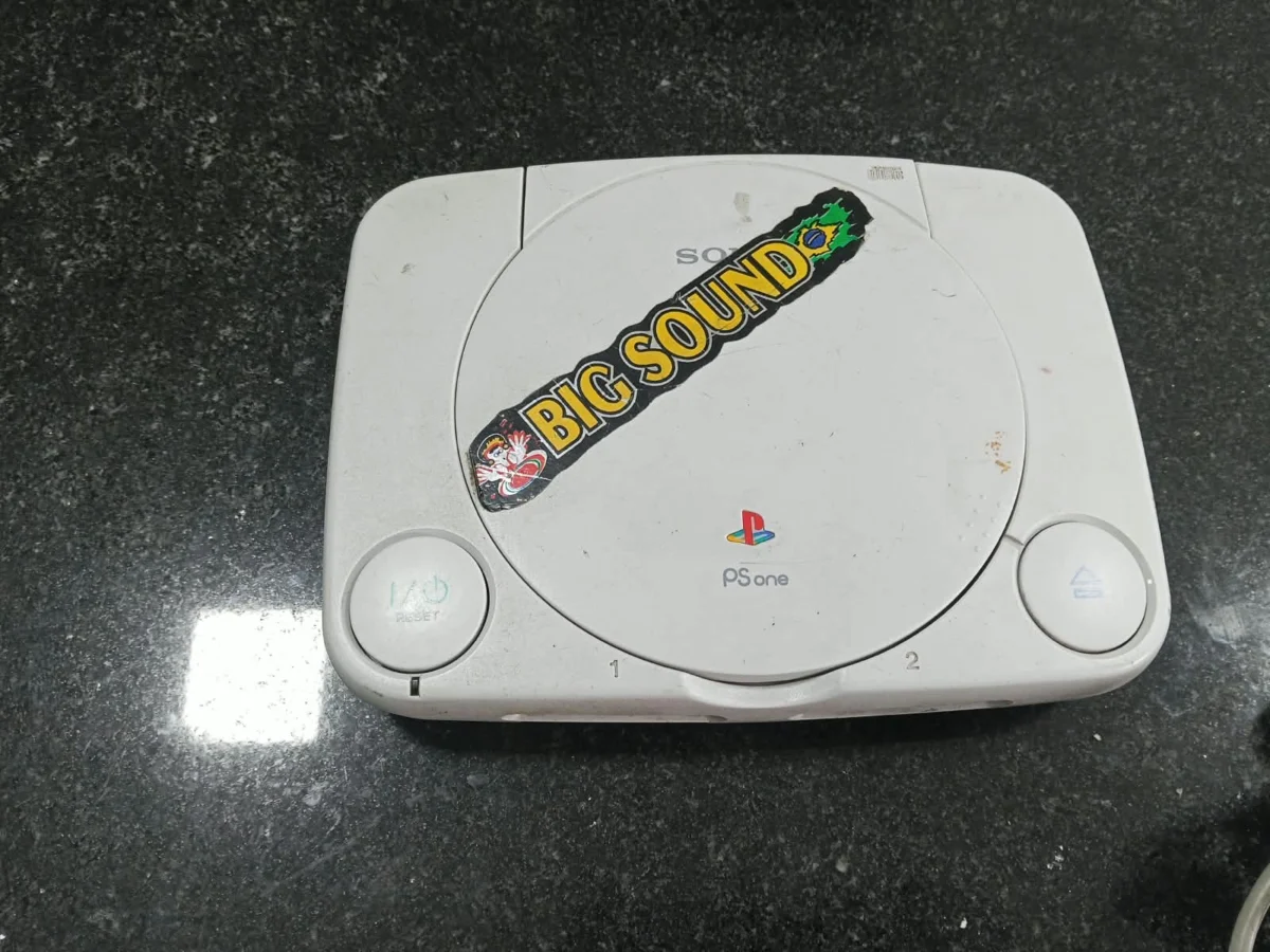 CX/ E*****on /PLAYSTATION 1 + ACESSÓRIO. SONY! TOP! 99,00 SEGUIDOS DE 15,00