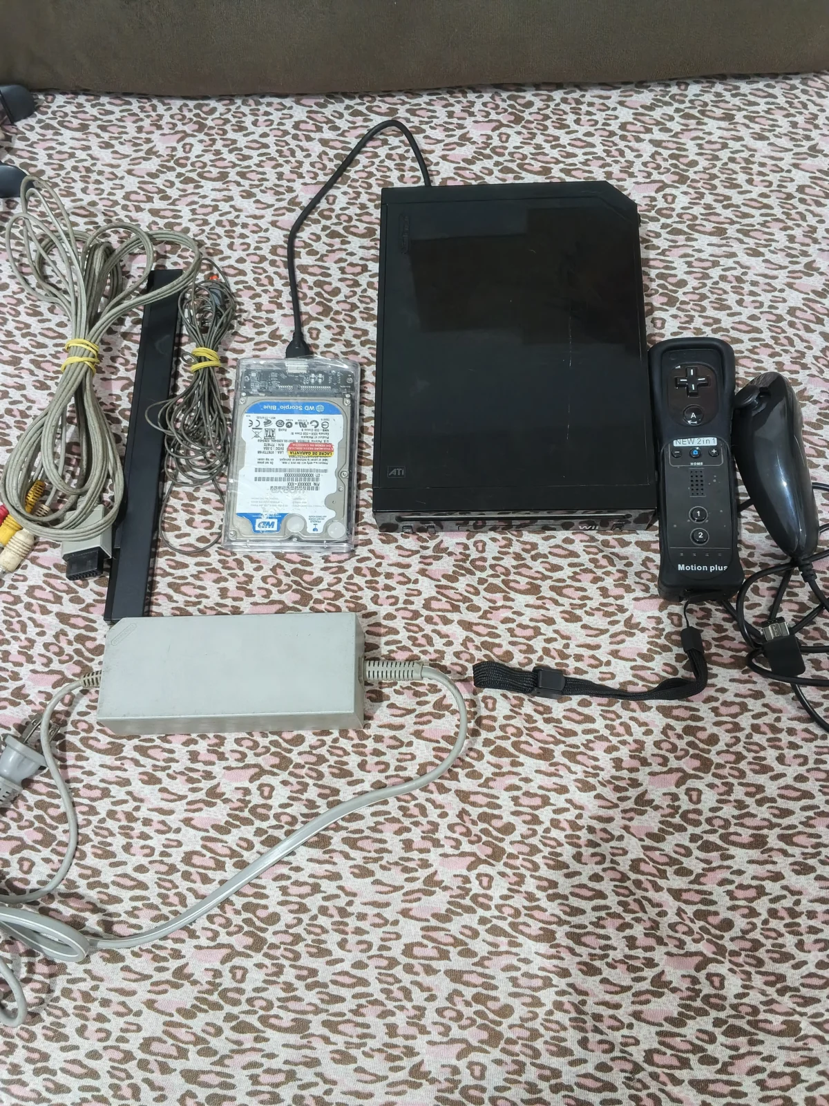 E7/ R***el S**ra /NINTENDO WII BLACK TUNADO COM EMULADORES E JOGOS  350,00 SEGUIDOS DE 20,00