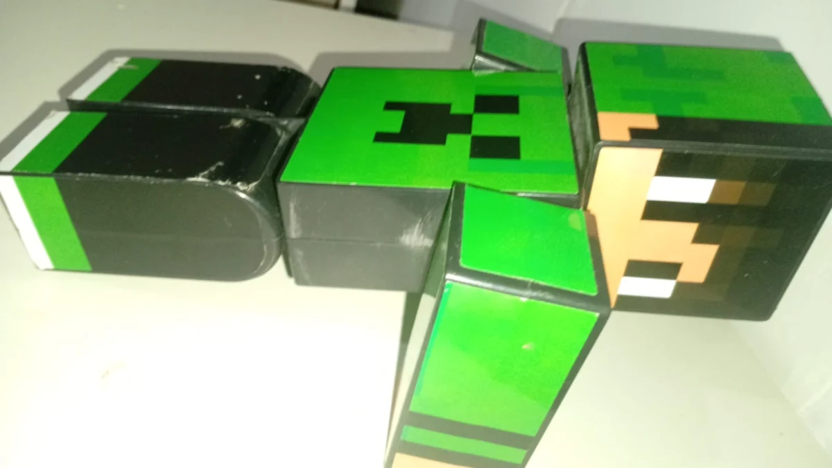 CX/ S***ds /BONECO ARTICULADO MINECRAFT! ARTICULÁVEL!  25,00 SEGUIDOS DE 5,00
