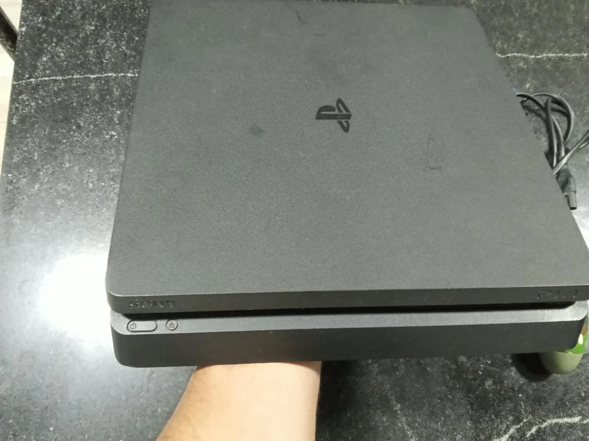 CX/ k******es /PLAYSTATION 4 + ACESSÓRIOS! TOP! 427,00 SEGUIDOS DE 39,00