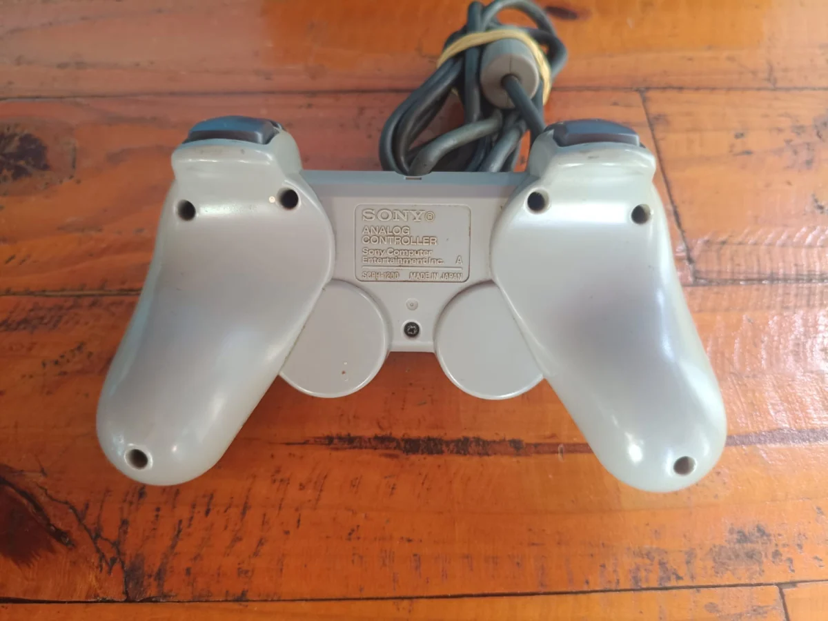 CX/ L****88 /CONTROLE SONY ORIGINAL PARA PLAYSTATION 1! SERE A! TOP! 47,00 SEGUIDOS DE 23,00