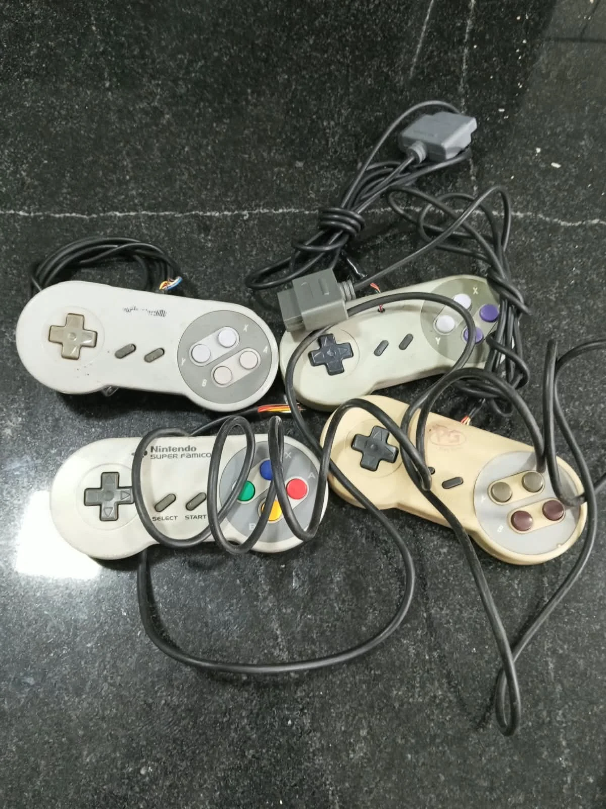 CX/ L*****ro M****do d* S**za /LOTE CONTROLES GAMES. 29,00 SEGUIDOS DE 5,00