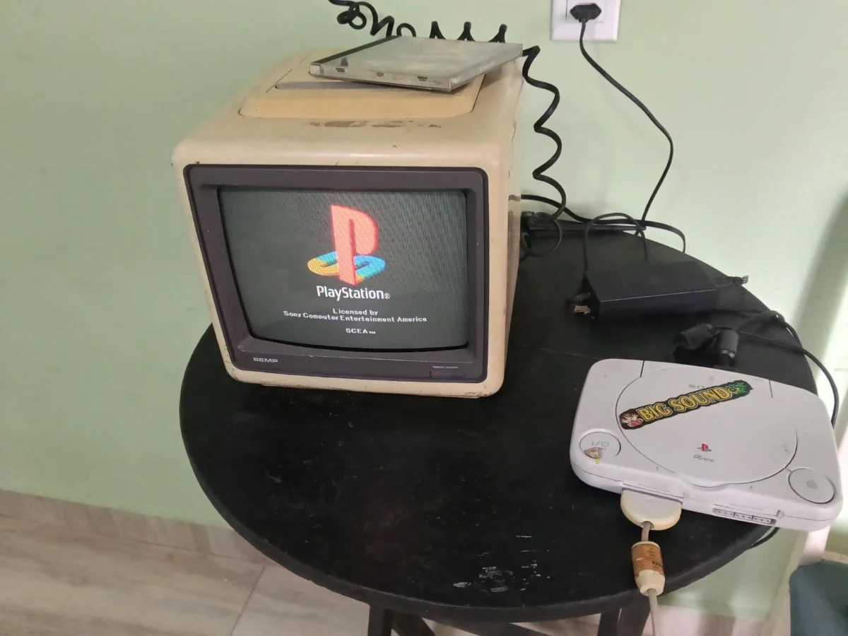 CX/ E*****on /PLAYSTATION 1 + ACESSÓRIO. SONY! TOP! 99,00 SEGUIDOS DE 15,00