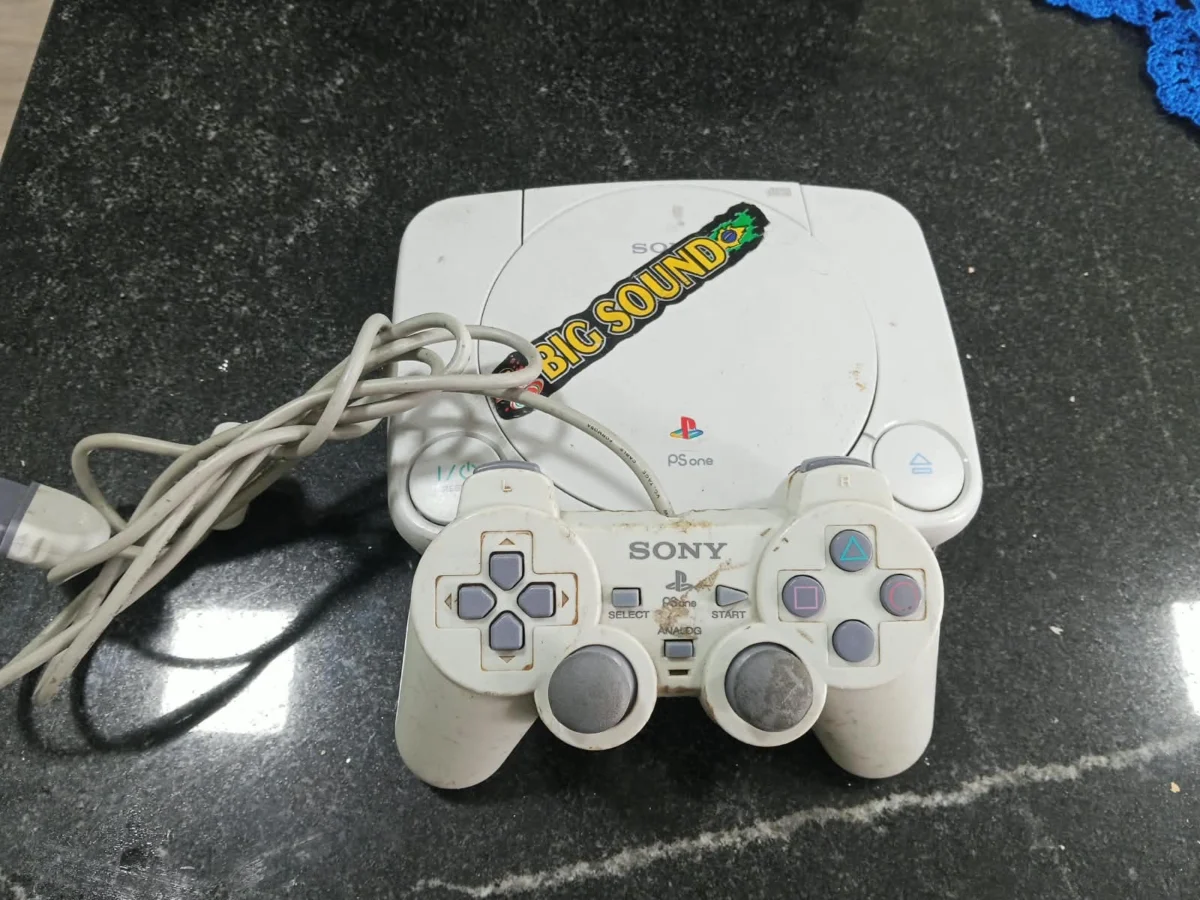 CX/ E*****on /PLAYSTATION 1 + ACESSÓRIO. SONY! TOP! 99,00 SEGUIDOS DE 15,00
