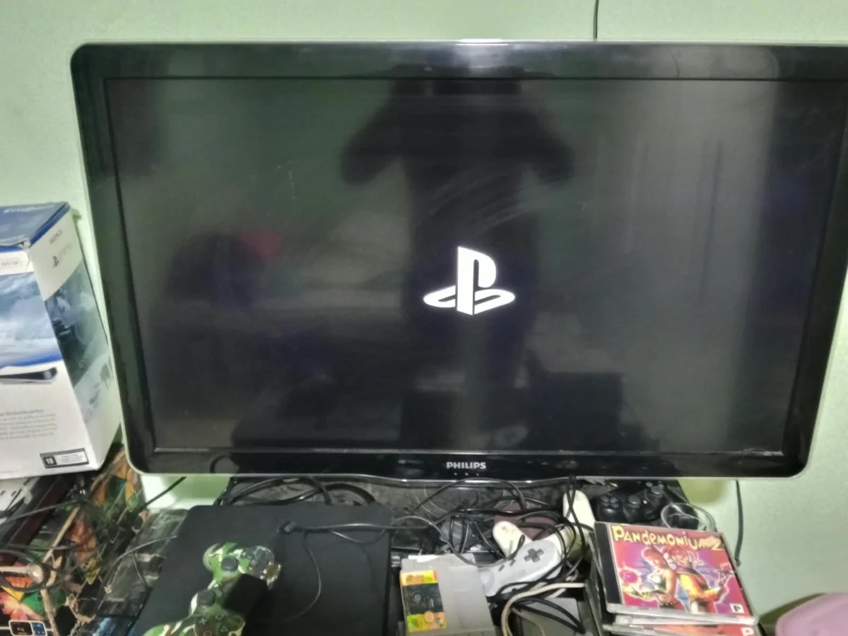 CX/ k******es /PLAYSTATION 4 + ACESSÓRIOS! TOP! 427,00 SEGUIDOS DE 39,00