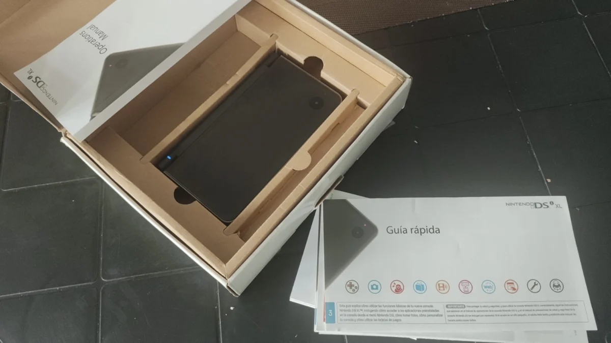 WA/ LINDO NINTENDO DSI XL ORIGINAL! NA CAIXA! MANUAIS! SERIAL BATENDO! 278,00 SEGUIDOS DE 25,00