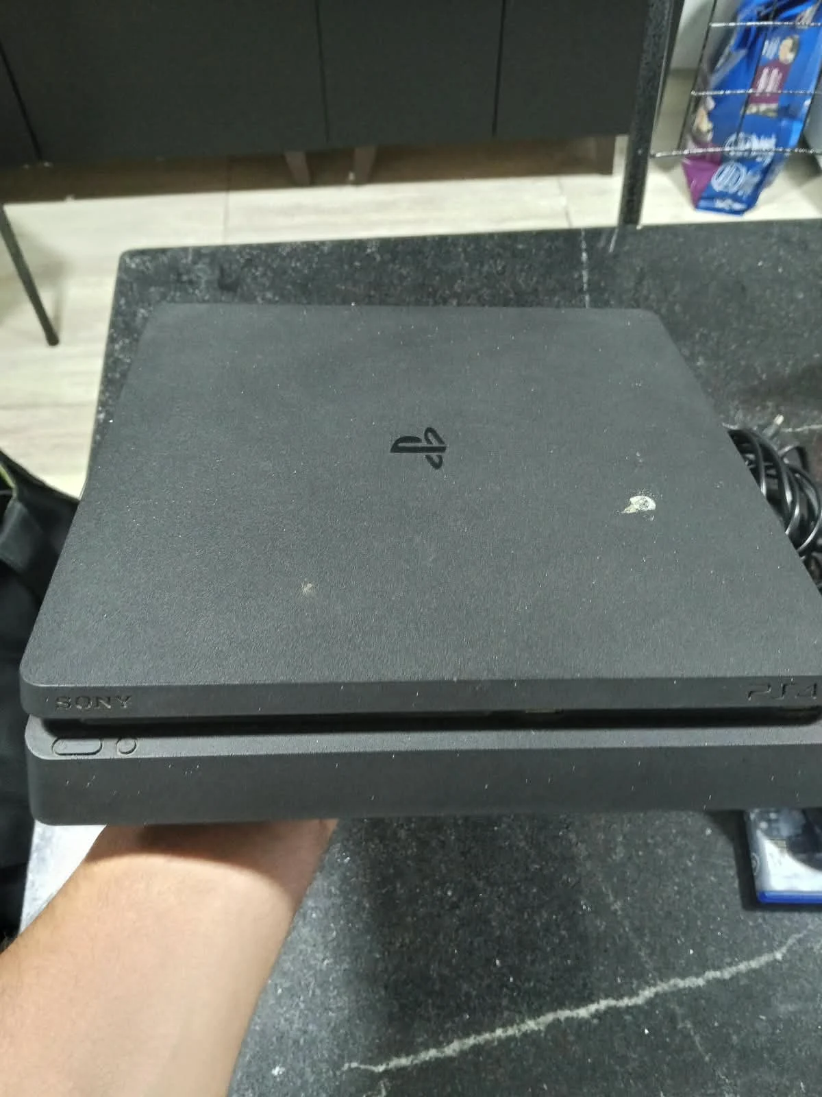 TA/ PLAYSTATION 4 100%! TOP! + JOGO! E ACESSÓRIOS! 797,00 SEGUIDOS DE 37,00