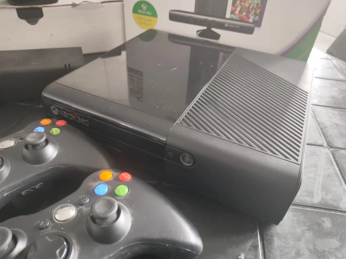 WA/ CONSOLE XBOX 360 NA CAIXA! TOP! 177,00 SEGUIDOS DE 23,00
